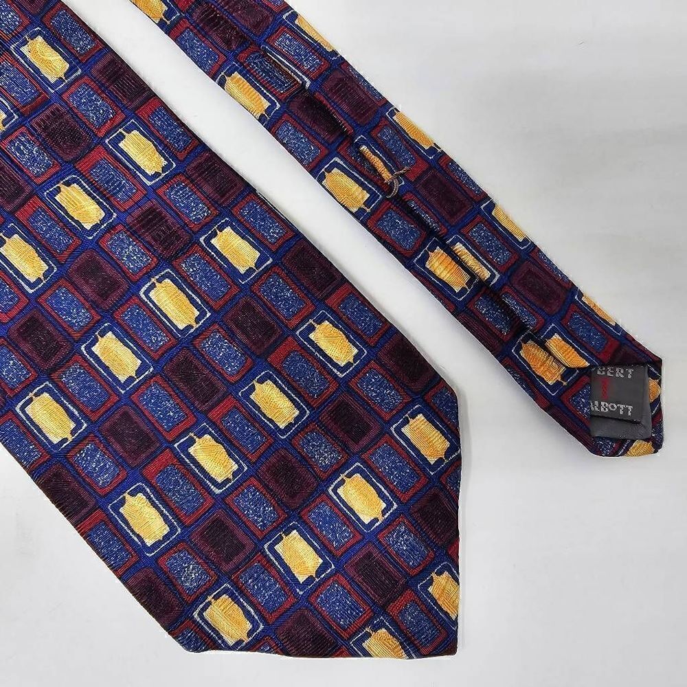 ROBERT TALBOTT BEST OF CLASS SILK TIE RED BLUE SQUARES TEXTURED SATIN 4" X 59"